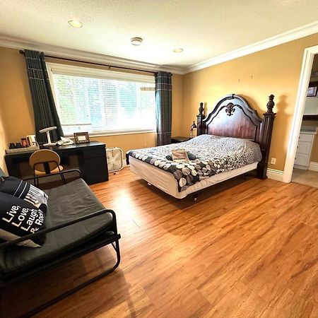 Vancouver Luxury Homestay Ричмънд Екстериор снимка