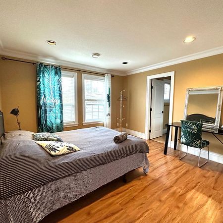 Vancouver Luxury Homestay Ричмънд Екстериор снимка