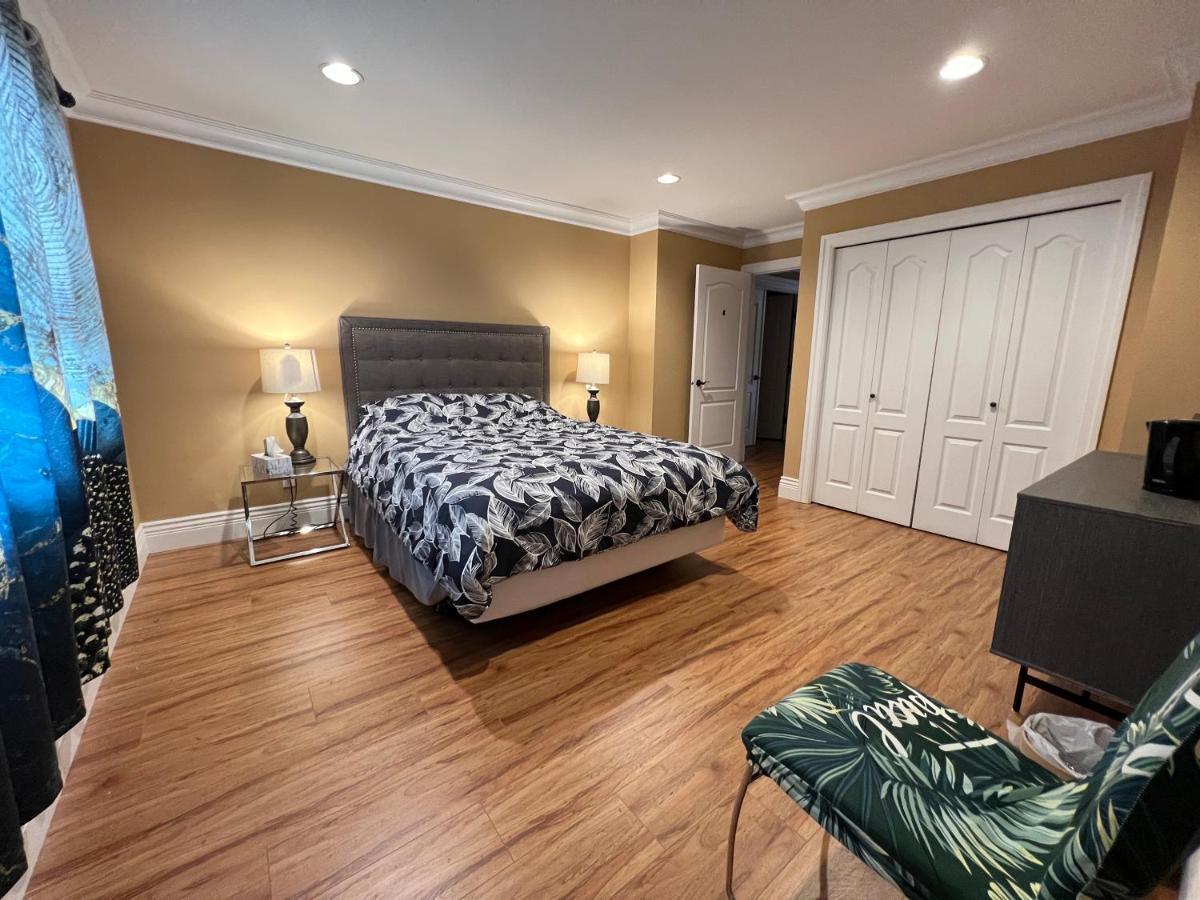 Vancouver Luxury Homestay Ричмънд Екстериор снимка