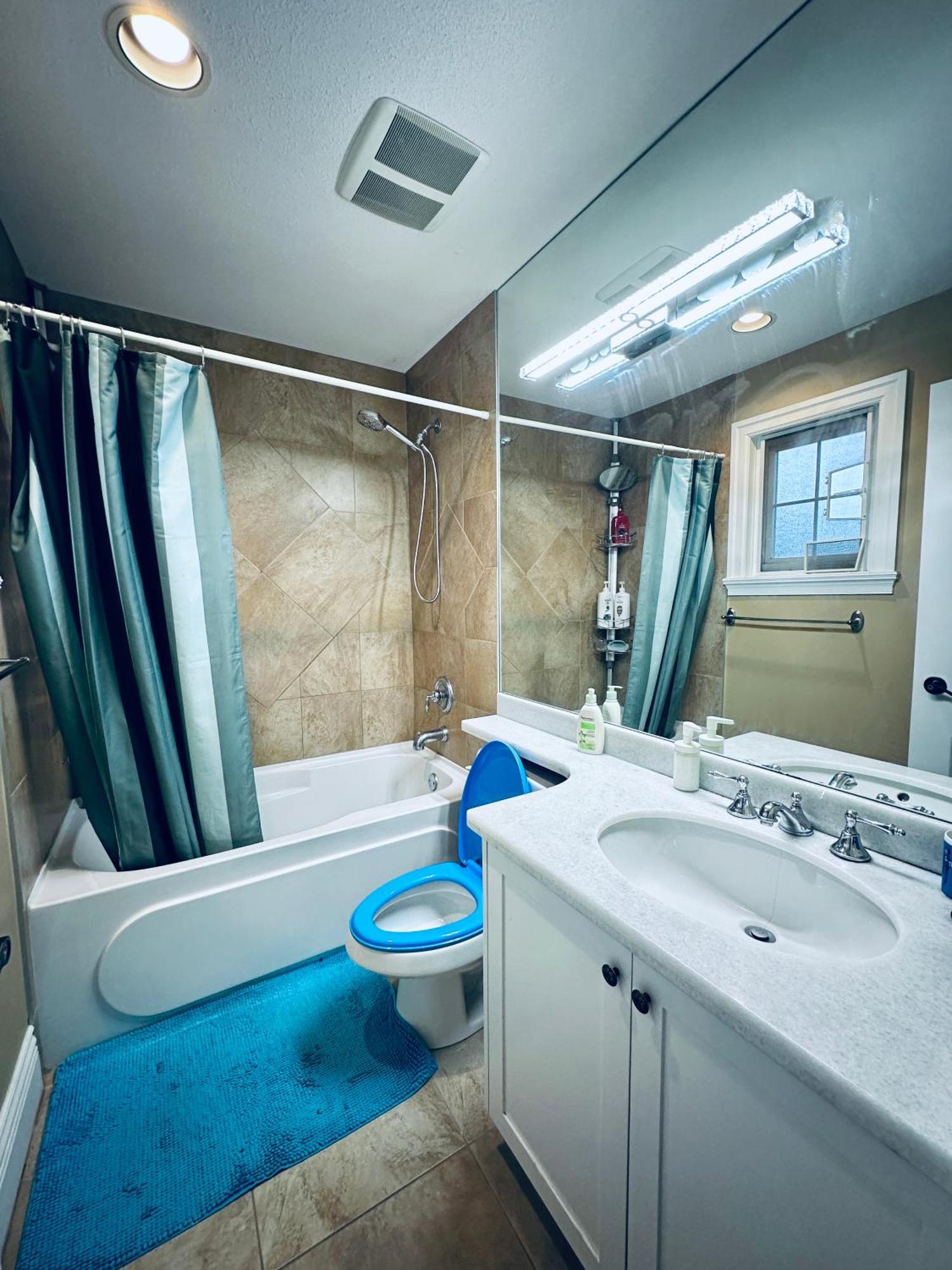 Vancouver Luxury Homestay Ричмънд Екстериор снимка