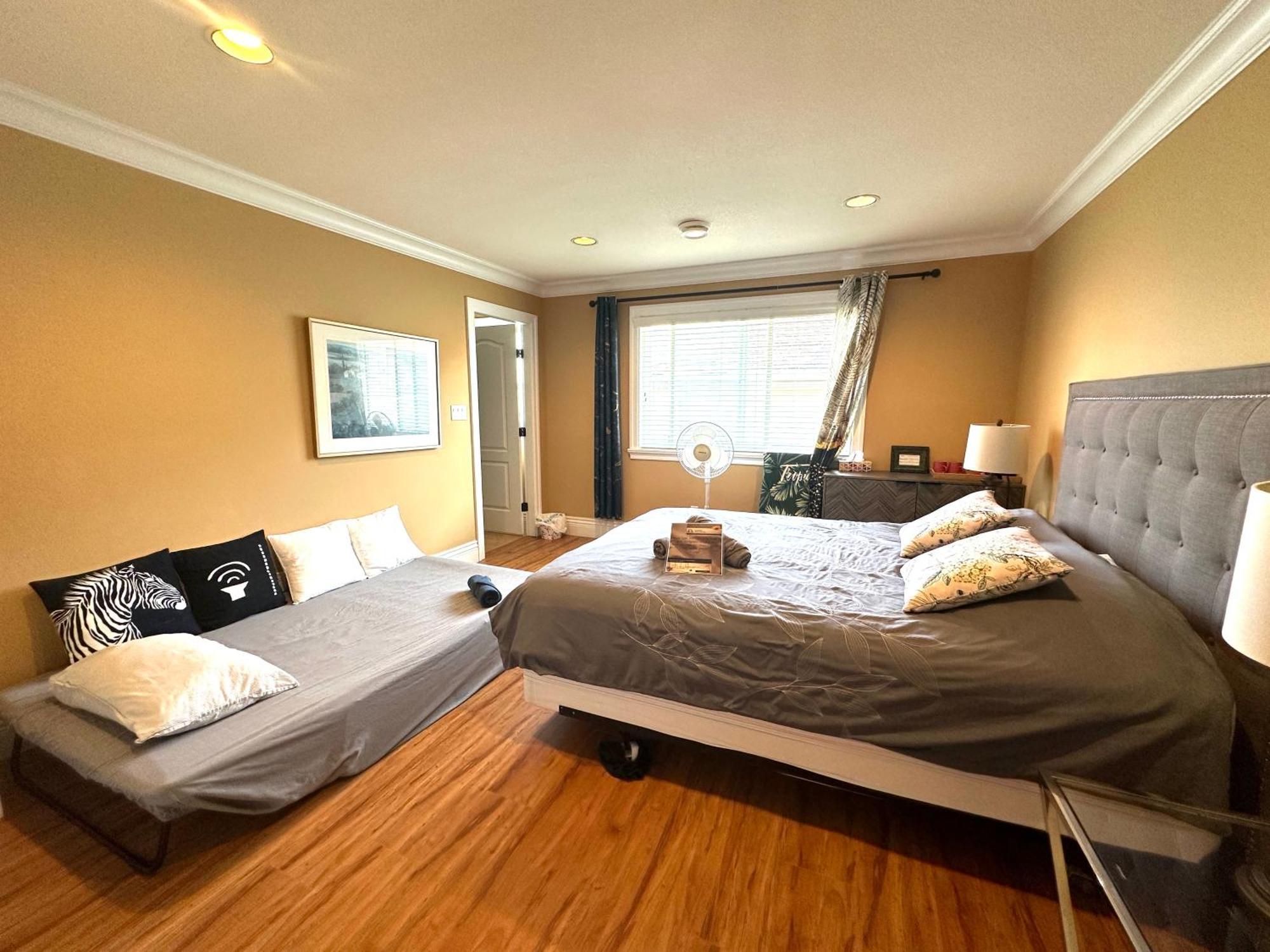 Vancouver Luxury Homestay Ричмънд Екстериор снимка